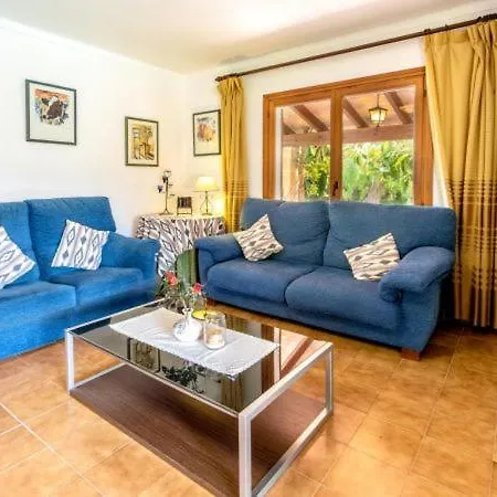 Villa Sleeps 6 With Pool Air Con And Wifi