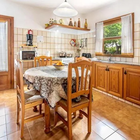 Sleeps 6 With Pool Air Con And Wifi * Pollenca